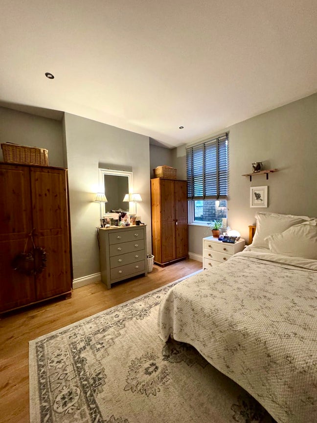 Spacious Double Room available in Earlsfield  Main Photo