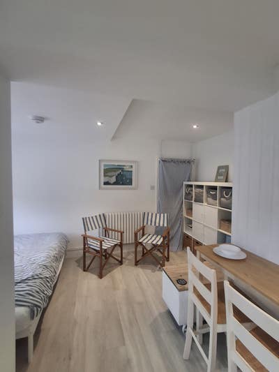 The Beach Hut - Brand New Studio Apartment Main Photo