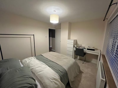 Bright Double Room in Dog-Friendly home Main Photo