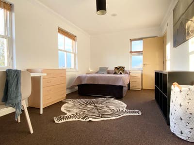 Ensuite & Double Rooms-Friendly House/Walk to Town Main Photo