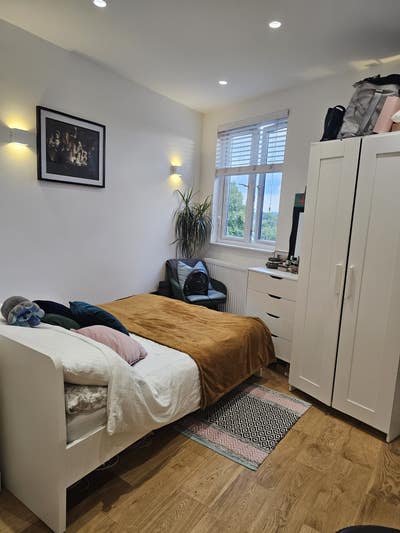 Modern & Bright Studio with Parking - Incl Bills Main Photo