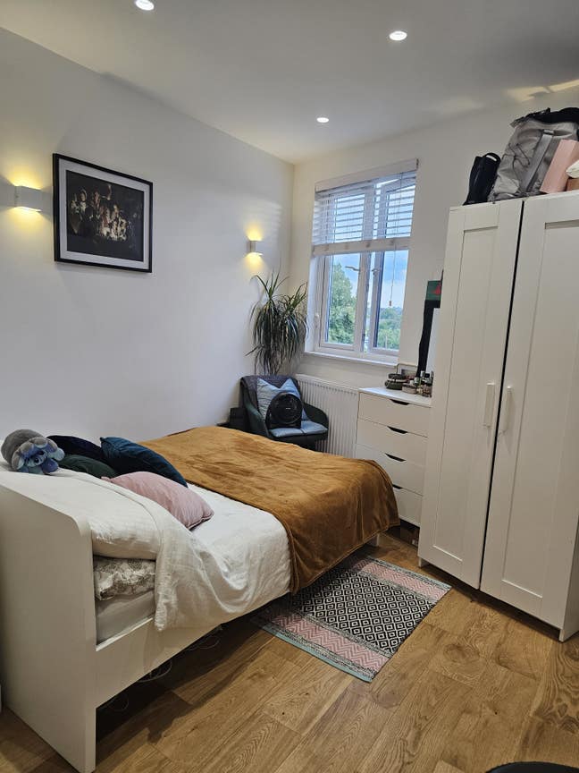 Modern & Bright Studio with Parking - Incl Bills Main Photo