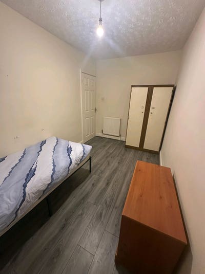A Single Private Room  able to RENT  Main Photo