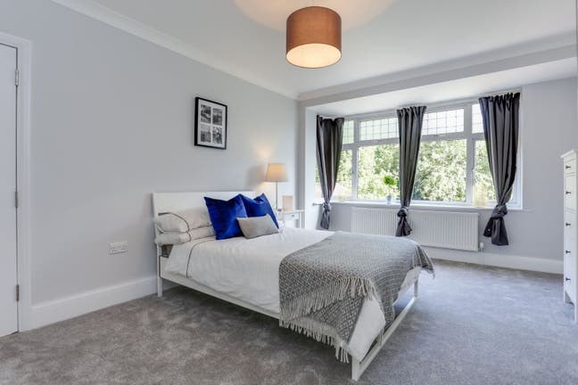 Big double room/ Hanger Lane Main Photo