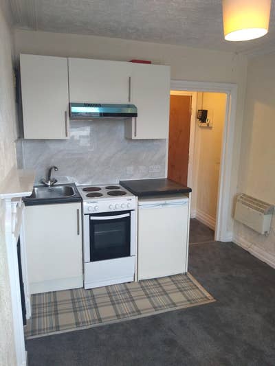 Studio Apartment close to town centre and sea fron Main Photo