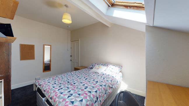 3 Bed House Share - 3/3 Available Enquire Now ! Main Photo