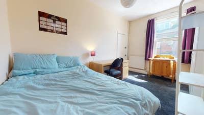 3 Bed House Share - 3/3 Available Enquire Now ! Main Photo