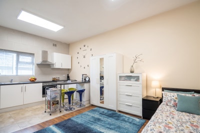 “Inclusive electric and water bills” Studio in N19 Main Photo