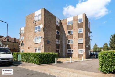 Spacious 2-bed flat on Sinclair Road E4  Main Photo