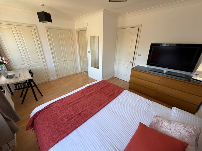 Beauitful Ensuite room to rent Main Photo