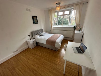 Cozy double room in Clapham Main Photo