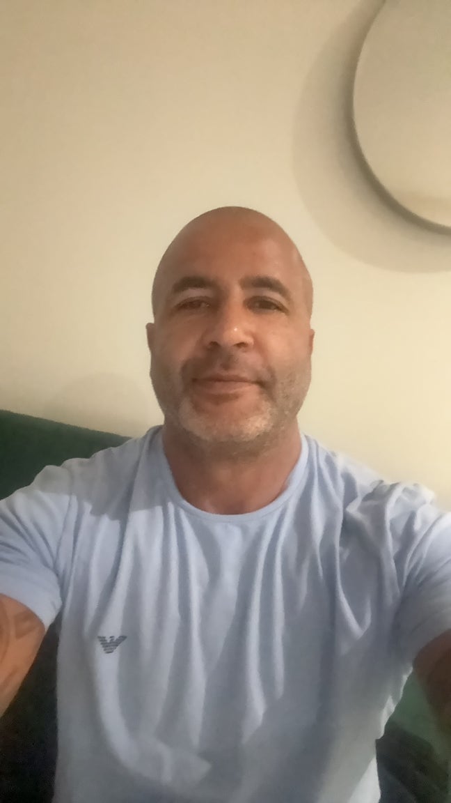 Professional Male seeks a single or double room Main Photo