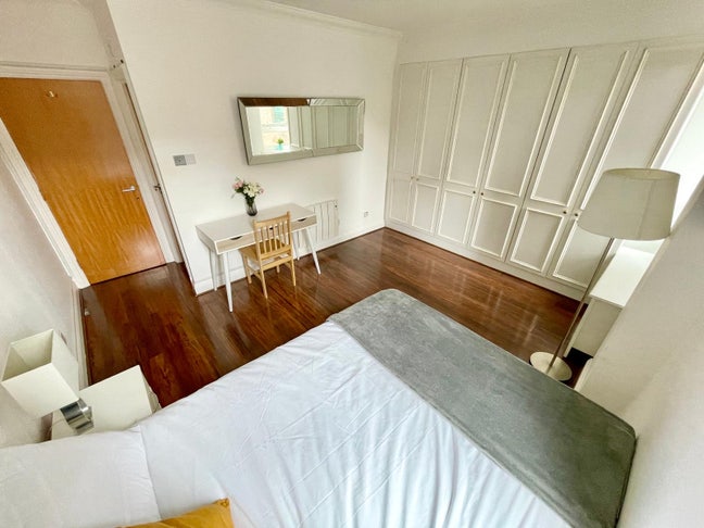 Spacious ensuite available  Main Photo