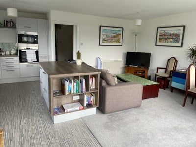 Couple wanted for 2 bedroom furnished flat.  Main Photo
