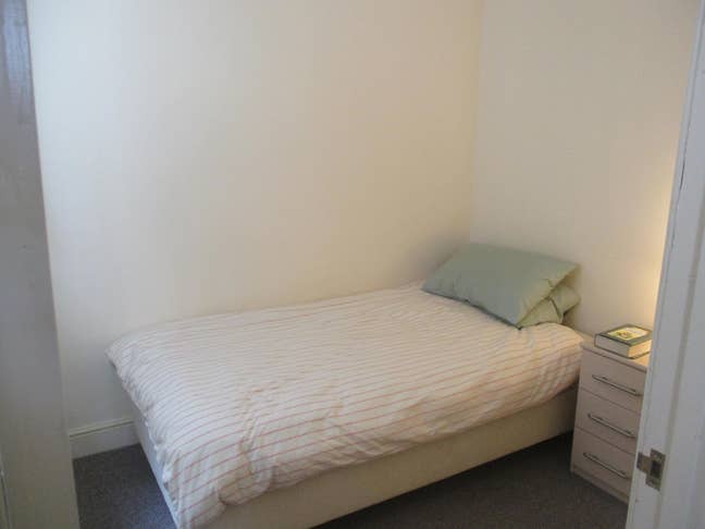 Recently Refurbished One-Bedroom Flat in Meads Main Photo