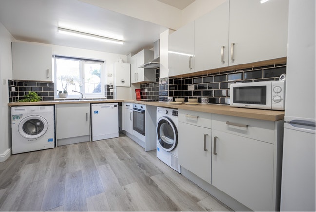 1 Bedford Street LN1 1Qa - Tenancy Takeover Asap! Main Photo