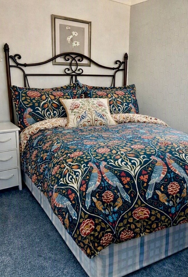 Lovely spacious room with double bed for single oc Main Photo