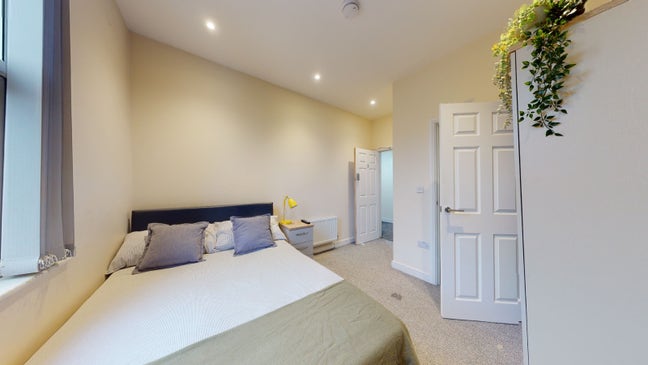 1 Double En Suite + 1 Double Room Available in L9! Main Photo