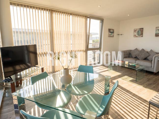 &pound;1650 | Furnished 2-Bed Apartment| PO1 Main Photo