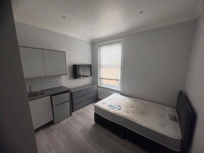 Beautiful & Spacious Studio in Lewisham Main Photo