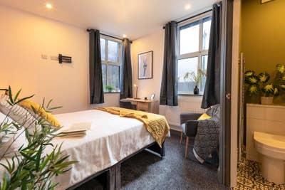 Modern Ensuite | Free parking | Grtr Manchester Main Photo