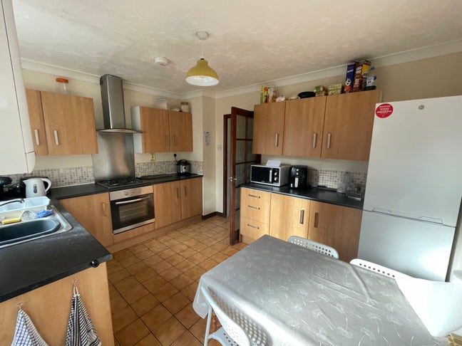 Students: Large Double Bedroom (Rbr) Main Photo