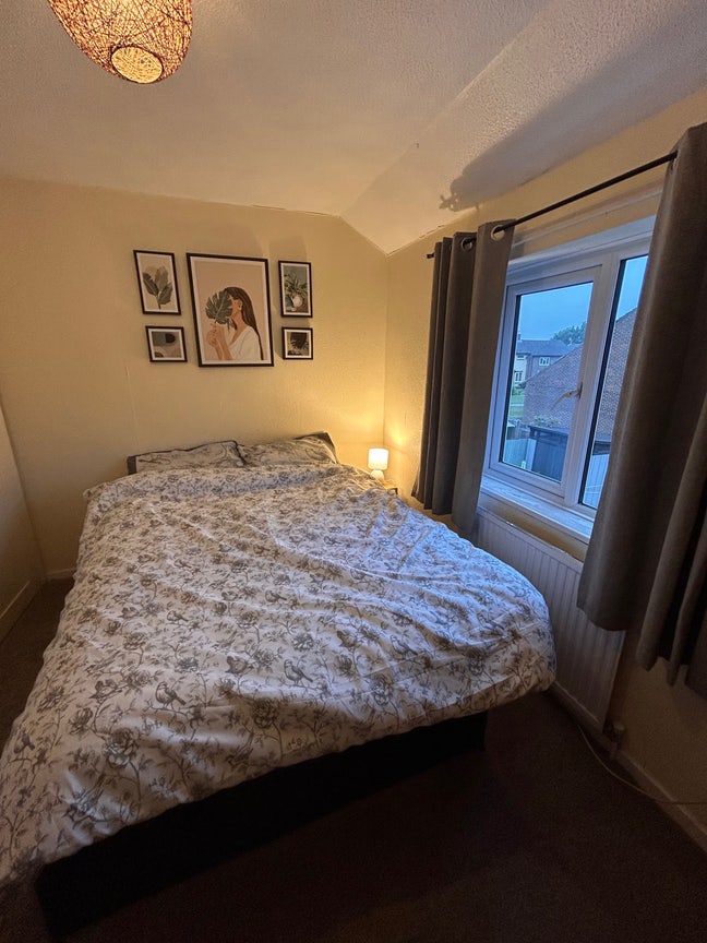 Double room in shared house in Bewbush Main Photo
