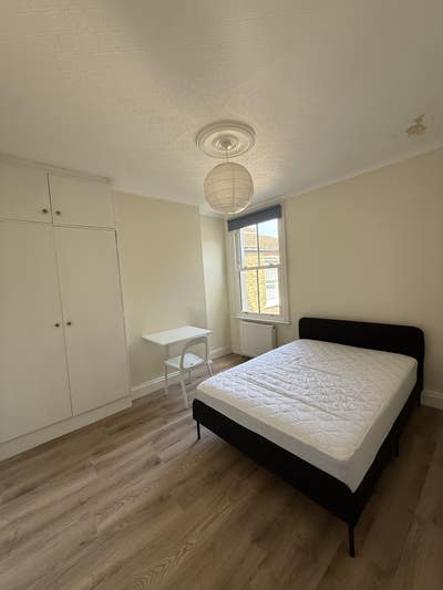 Single + Double Room to Rent - Mortlake, London Main Photo