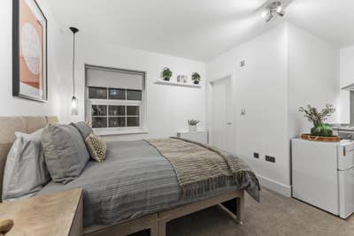 Eastbourne Station Studio | &pound;1,000 Bills Inc Main Photo