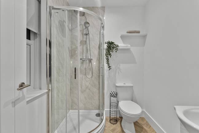 Eastbourne Station Studio | &pound;1,000 Bills Inc Main Photo