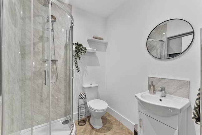 Eastbourne Station Studio | &pound;1,000 Bills Inc Main Photo