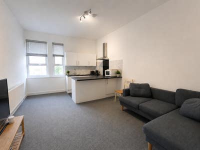 Furnished 3-Bed Flat, Streatham High Rd Main Photo