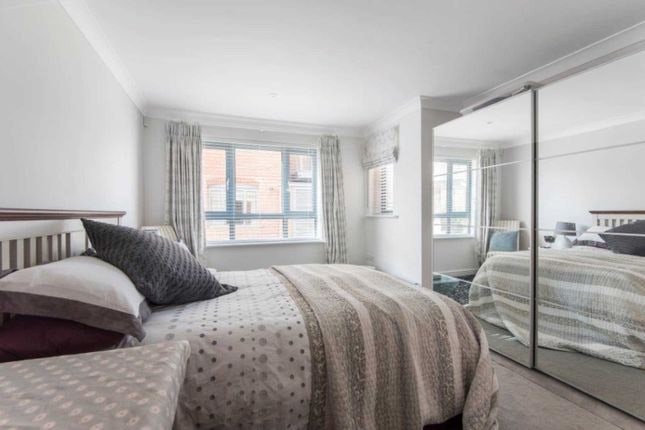 Bright en-suite double bedroom in beautiful flat  Main Photo