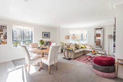 Bright double bedroom in beautiful flat  Main Photo