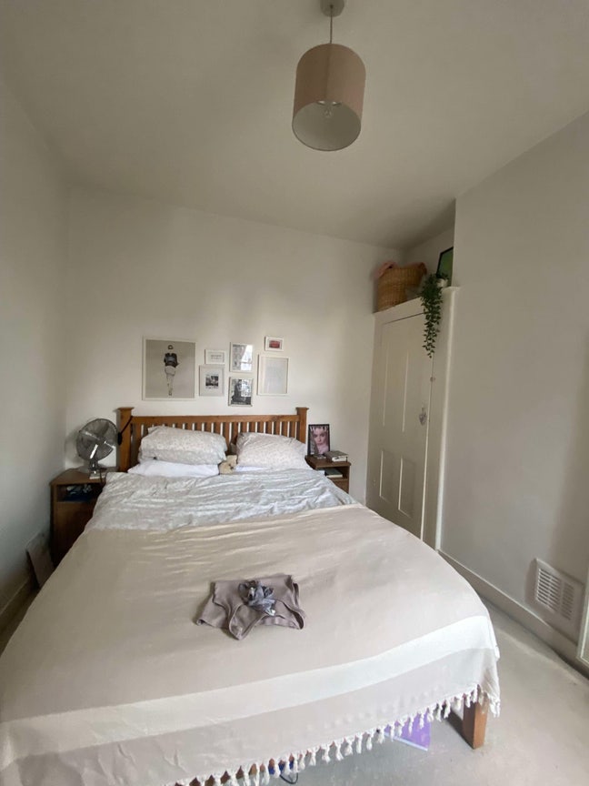 Double room available in Clapham North  Main Photo