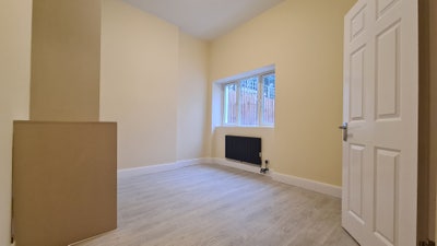 Bright Studio Flat Willesden NW2 Main Photo