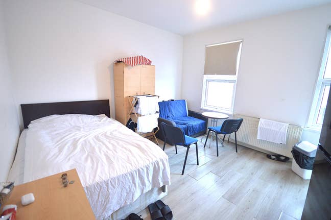 Double En-suite Room Available now Main Photo