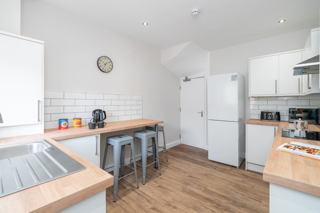 Brand New Student Rooms in Heart of Hyde Park Main Photo