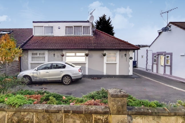 4 Bedroom Bungalow Available in Acton W3 Main Photo