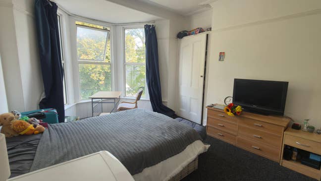 Mutley 2 x Large Double Rooms - Professionals Main Photo