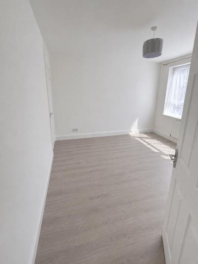 Spacious 3-bed maisonette in Forest Gate Main Photo