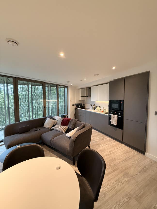 En-Suite Room Available for Sublet – Botanica, Man Main Photo