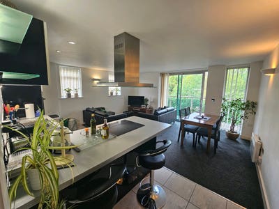 Double en-suite room in West Didsbury  Main Photo