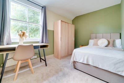 Tranquil room on the edge of Sefton Park. Main Photo