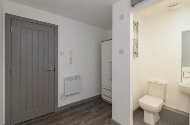 *Affordable 1-Bed Flatshare Close to Oxton Village Main Photo
