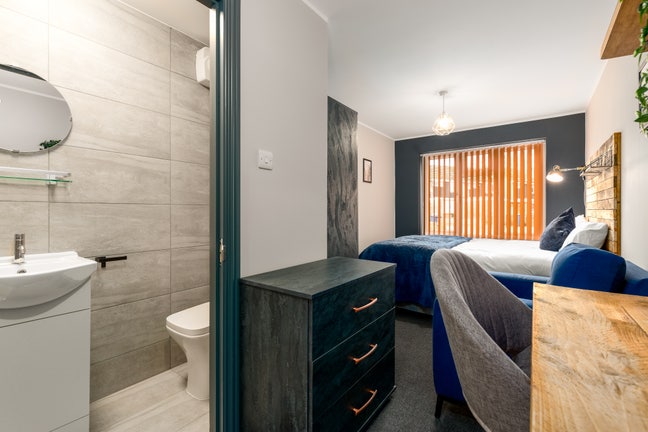 Ensuite Rooms Available 🏡 Warburg Crescent Main Photo