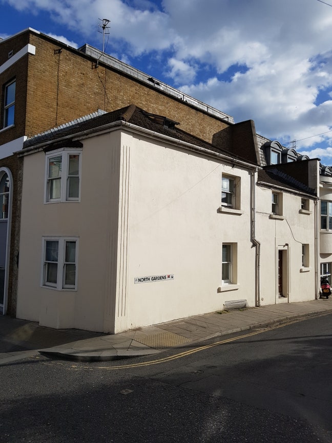 Double Room 150m south of Brighton Station.  Main Photo