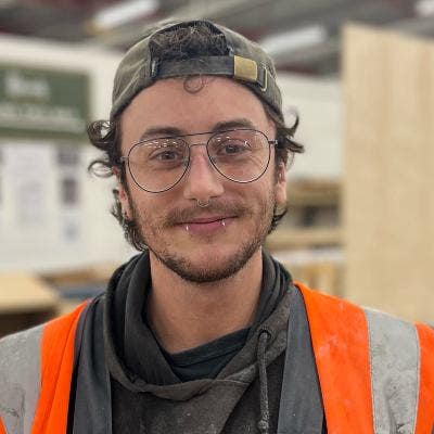 Creative professional looking for room Main Photo