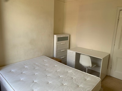 1 Well Located Double Room to Rent - Ealing 🏡 Main Photo