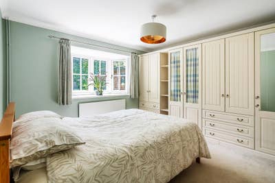 Lovely double room with private en-suite bathroom  Main Photo